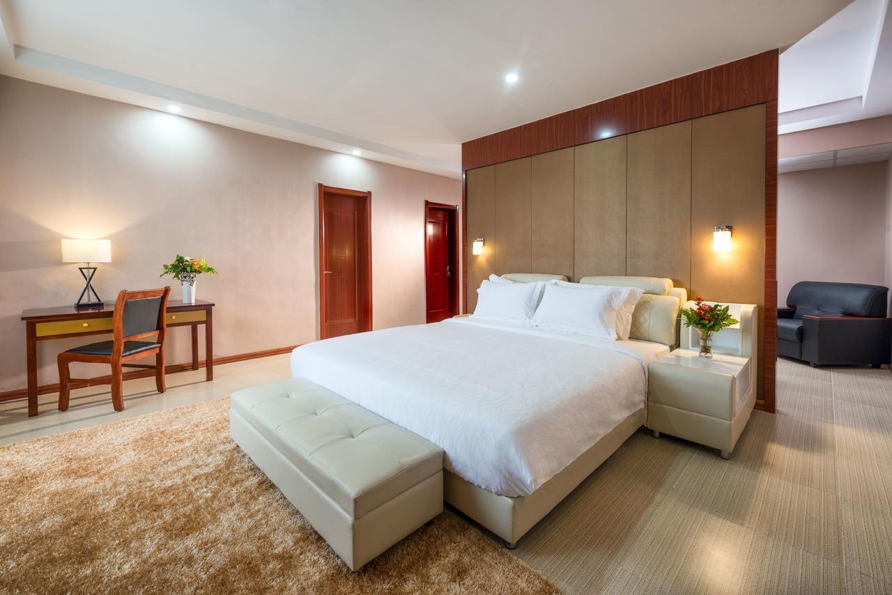 The Farmington Hotel Harbel Bagian luar foto